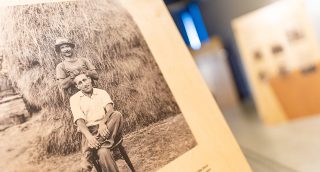 „Nem képek, hanem találkozások” – egy kiállítás, amely lebontja az előítéleteket